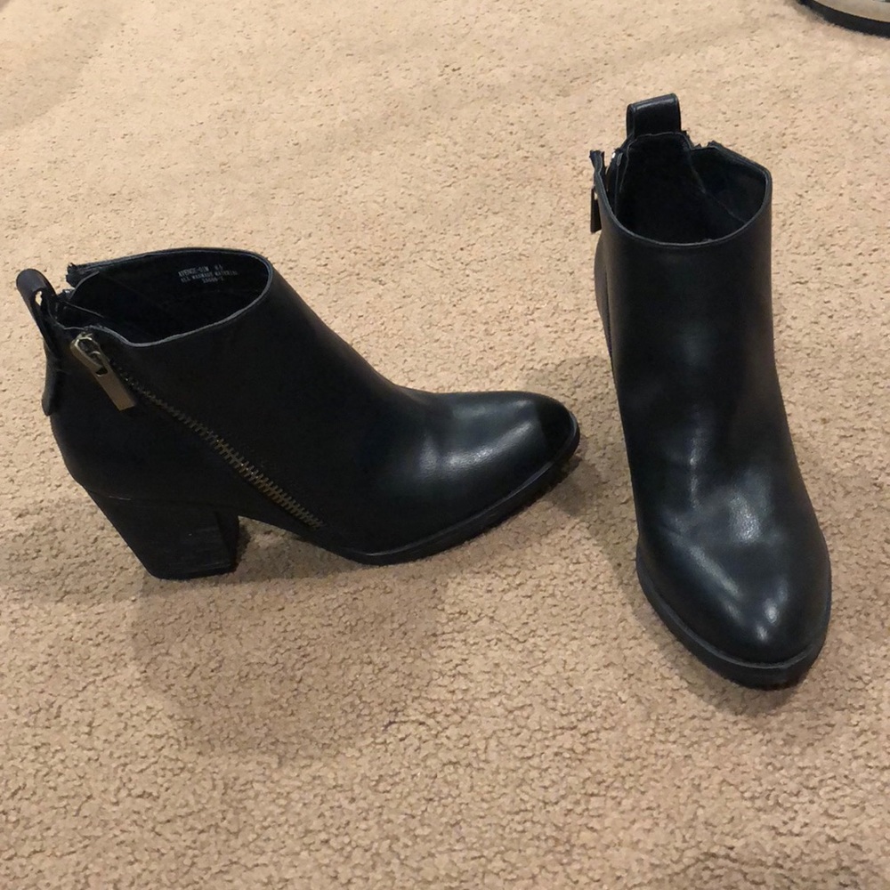 Heeled booties